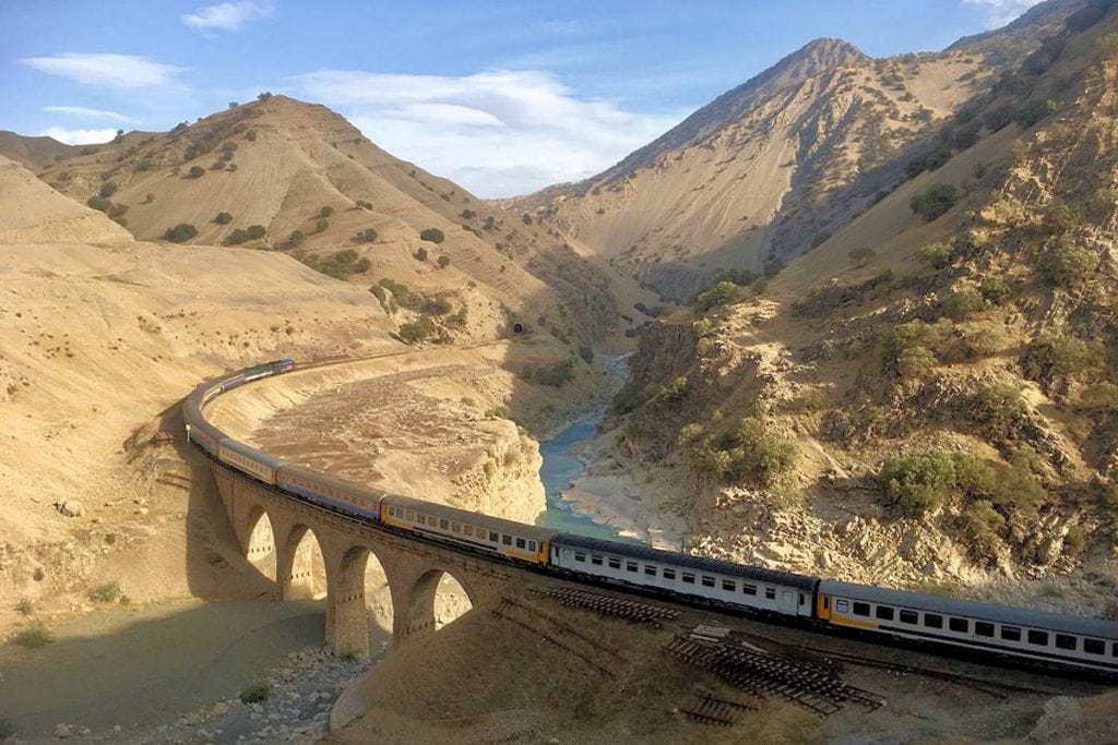 Unsere 4-tägige Wanderung führt Sie durch die Sezar-Schluchten am Dez-Fluss, entlang einer der landschaftlich schönsten Eisenbahnlinien der Welt!